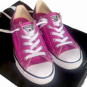 Magenta Converse Low Tops 🌸Barbie core 🌸